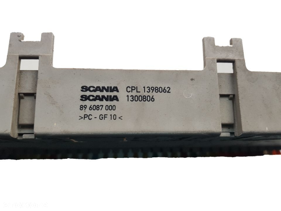 SKRZYNKA TABLICA BEZPIECZNIKÓW SCANIA 4 1398062 - 3