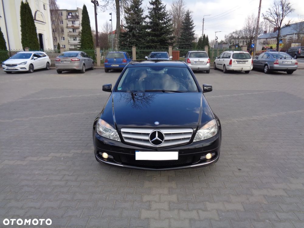 Mercedes-Benz Klasa C 180 CGI BlueEFFICIENCY Avantgarde - 25