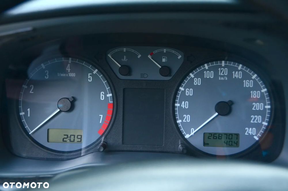 Skoda Octavia 1.6 GLX - 9