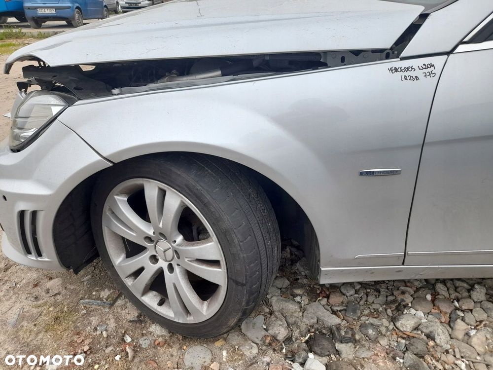 MERCEDES C W204 BŁOTNIK LEWY PRZÓD PRZEDNI 775 - 3