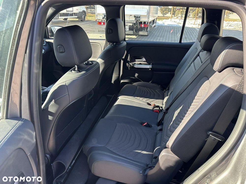 Mercedes-Benz EQB - 11