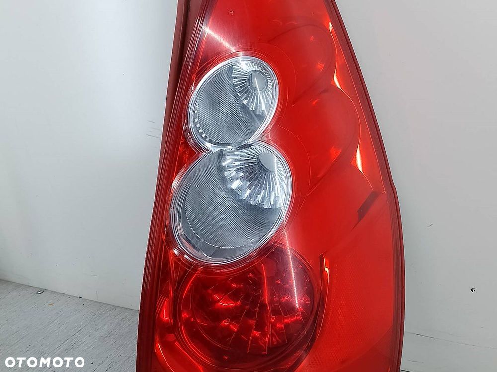 LAMPA TYLNA PRAWA MAZDA 5 ( 05-10 ) C23551150   P4830R - 1