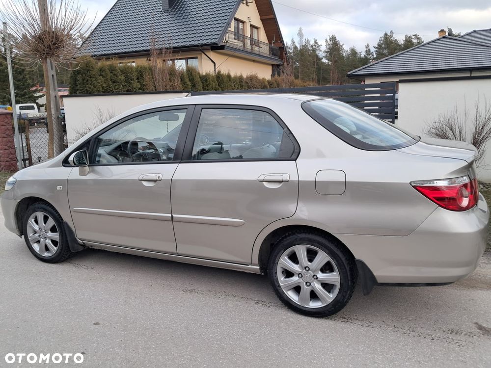 Honda City 2006 photo 3