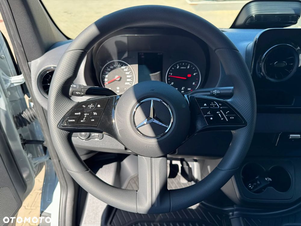 Mercedes-Benz Sprinter - 14