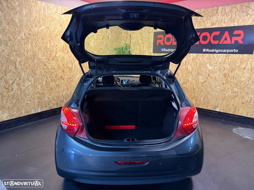 Peugeot 208 82 PureTech Style - 19