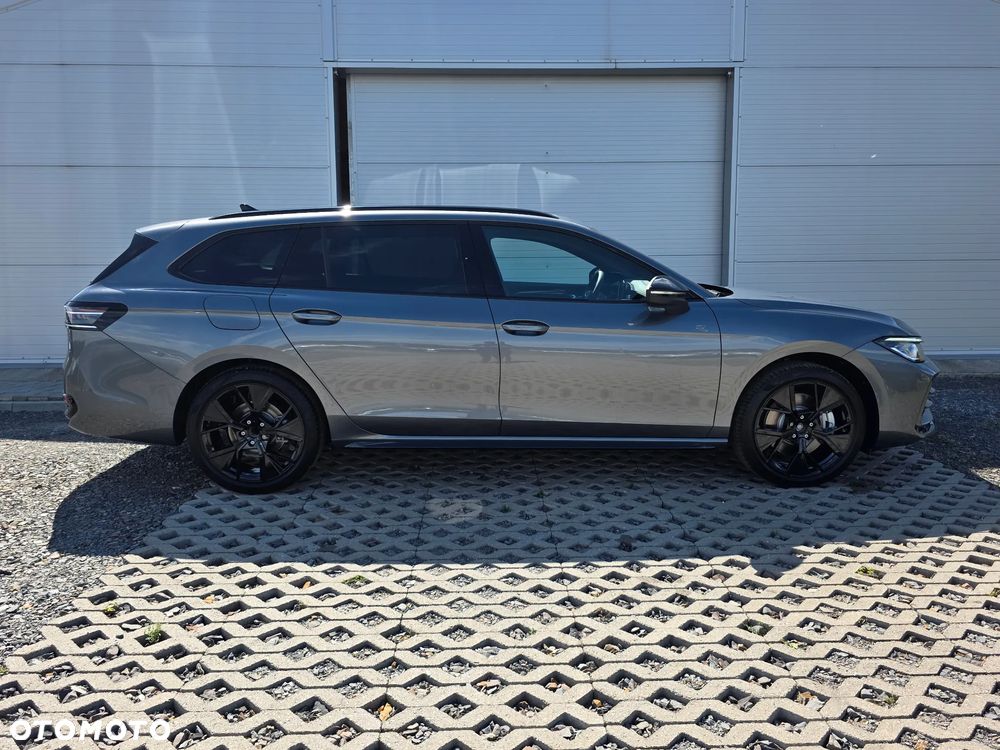 Volkswagen Passat Variant 2.0 TSI R-Line Plus DSG - 8