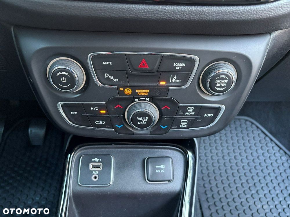 Jeep Compass - 26