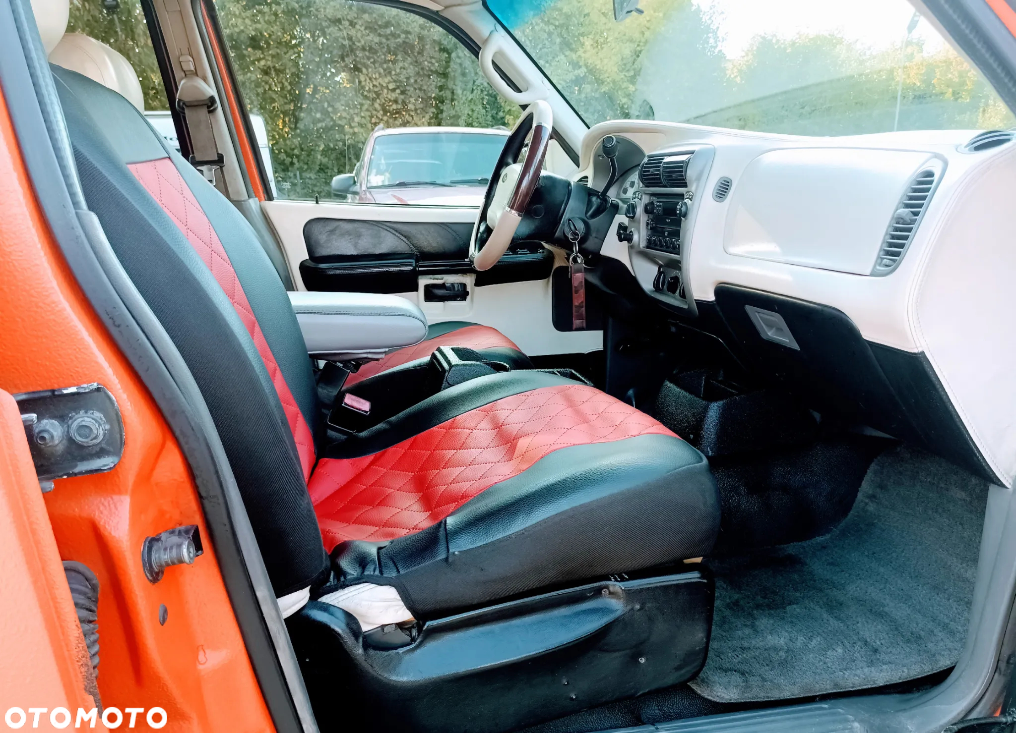 Ford Explorer 4.0 4WD - 14