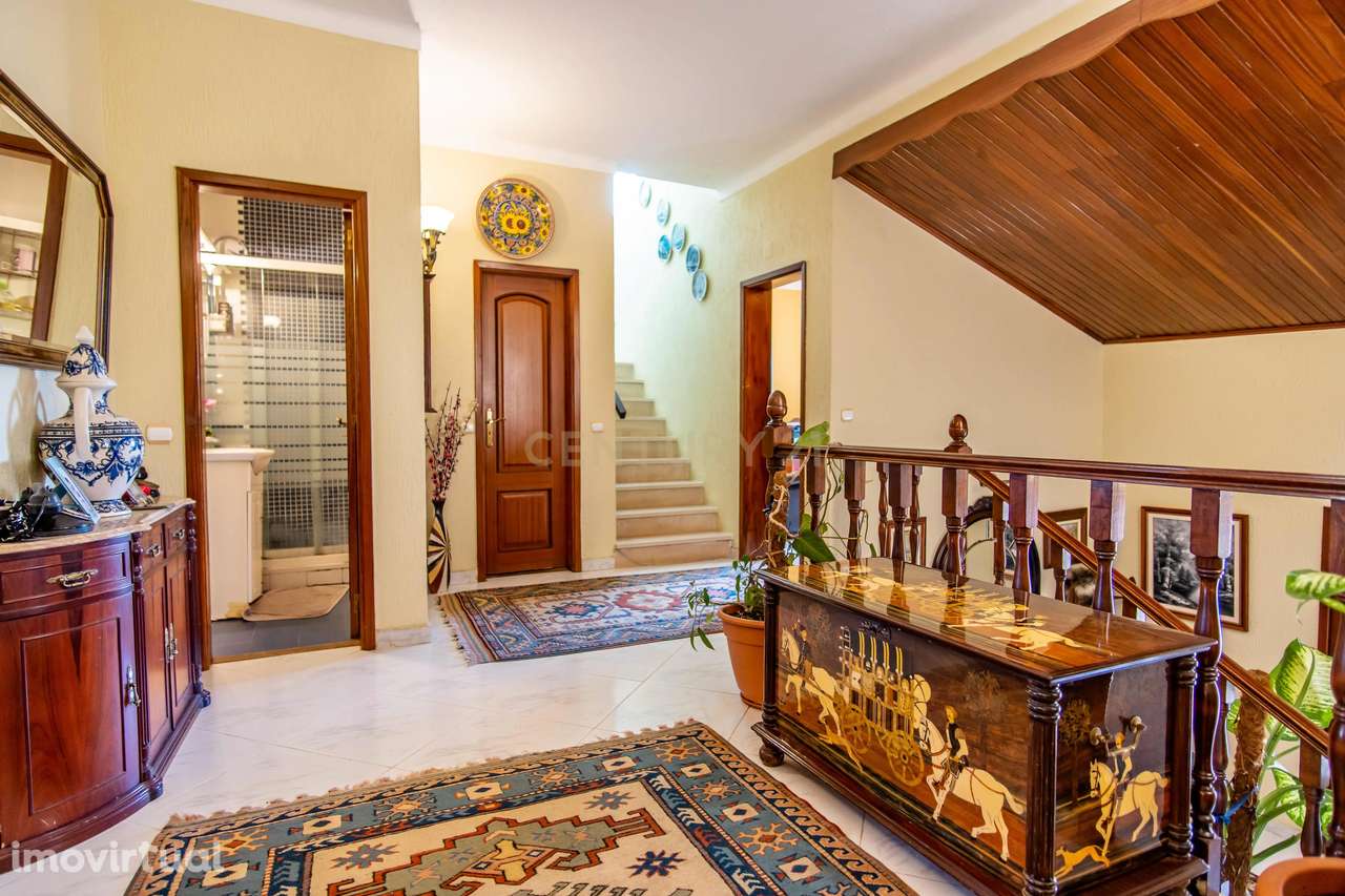 Espaçosa Moradia T3 + 2 com Garagem Localizada  na Bela Vista perto de - Grande imagem: 5/29