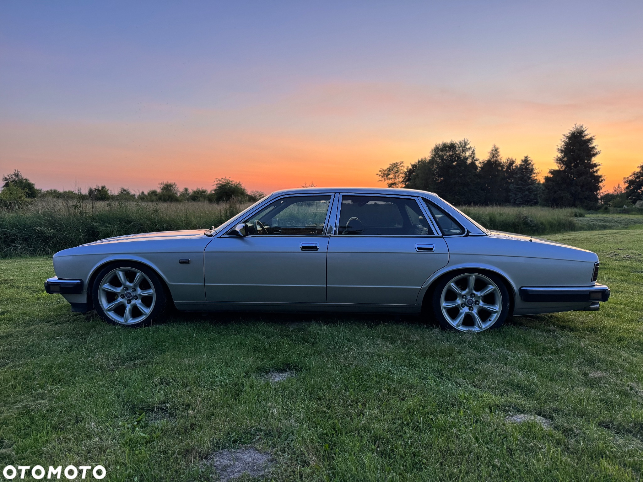 Jaguar XJ - 4