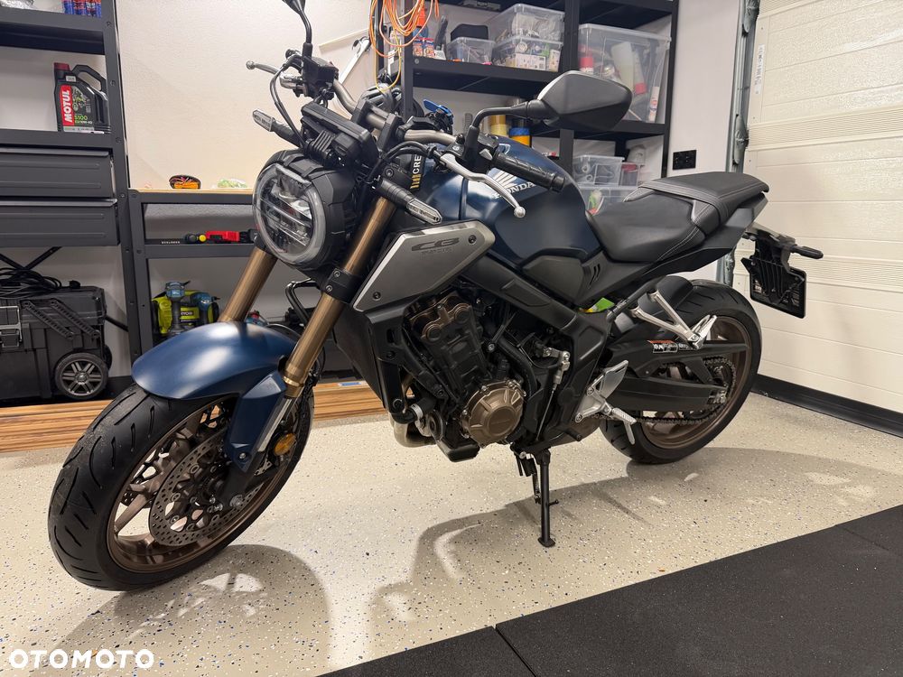 Honda CB - 1
