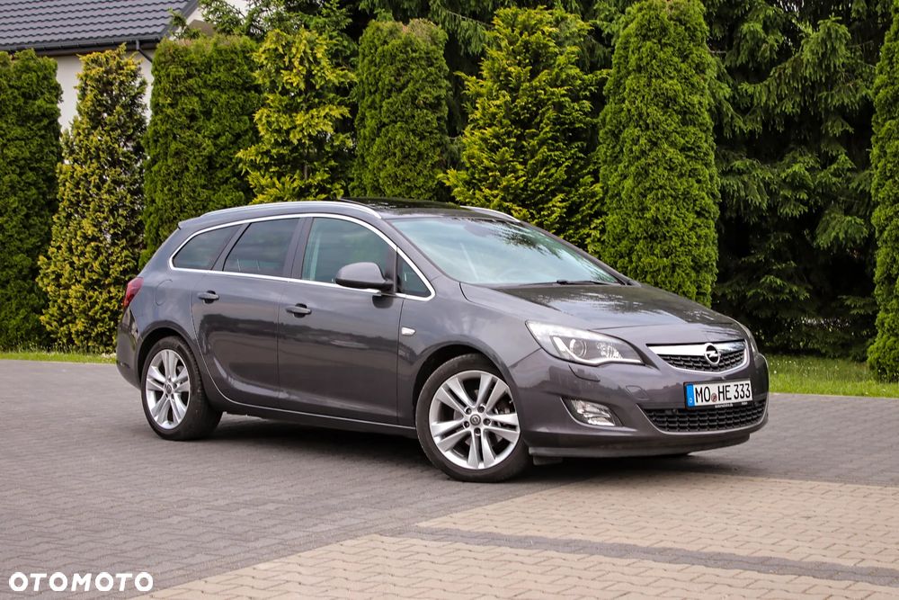 Opel Astra 1.6 Turbo Automatik Cosmo - 2