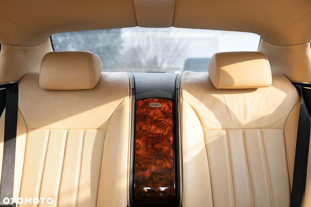 Bentley Flying Spur - 32