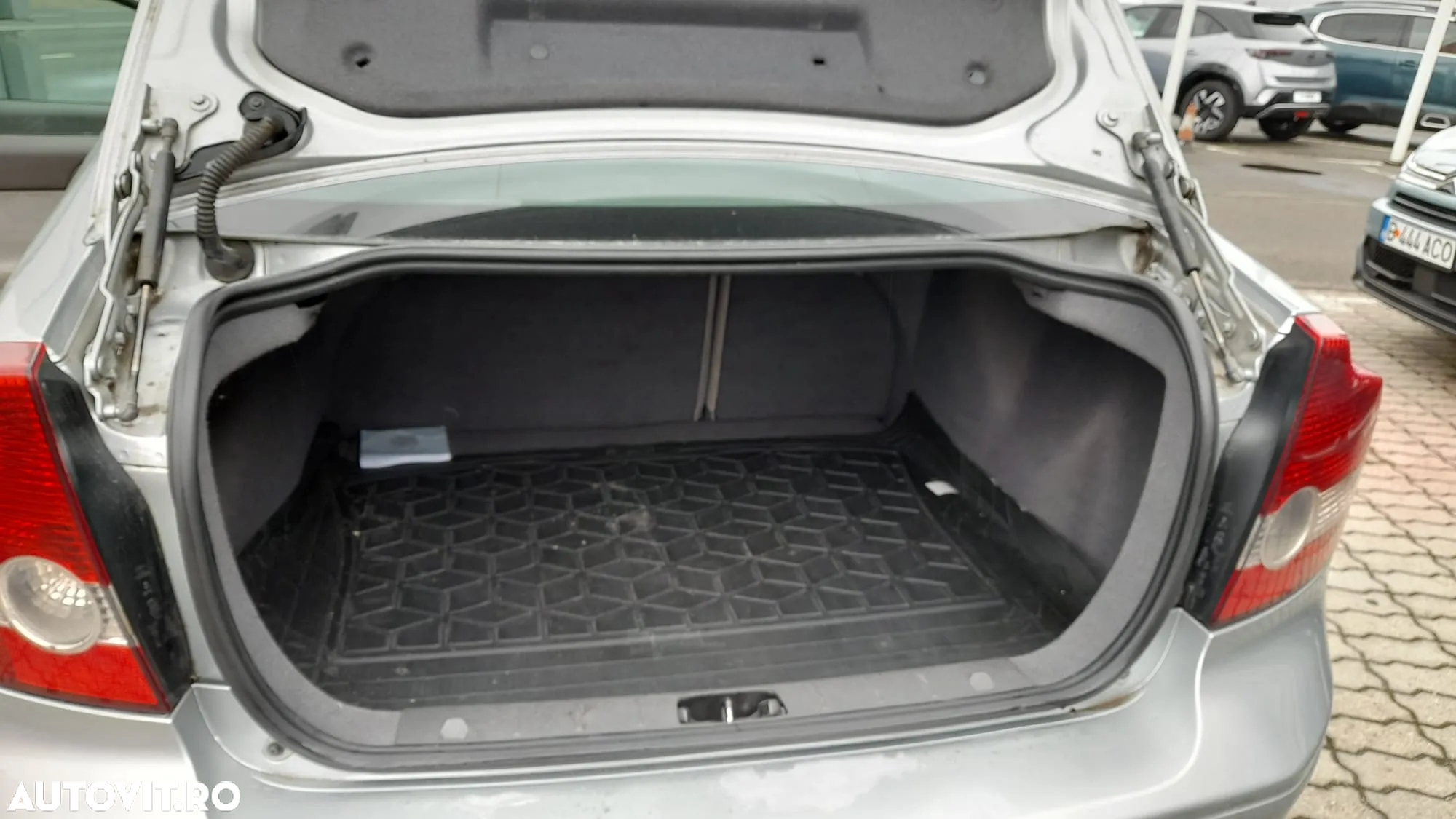 Volvo S40 1.6 Kinetic - 6