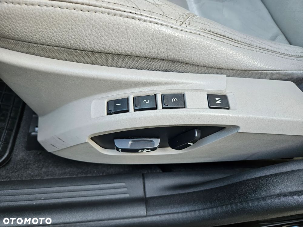 Volvo V50 2.0D Momentum - 18