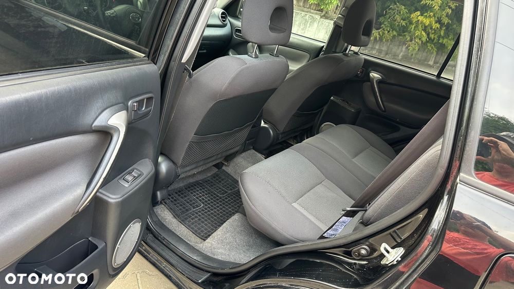 Toyota RAV4 2.0 VVT-i 4x4 - 11