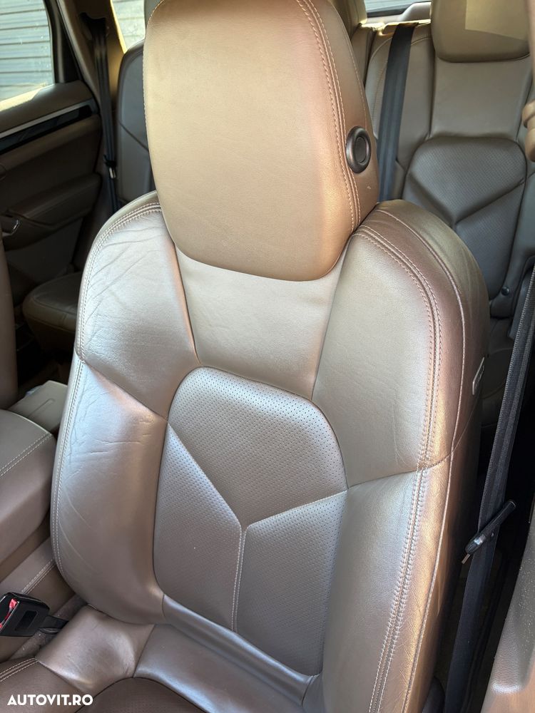 Porsche Cayenne 3.0 L V6 - 8