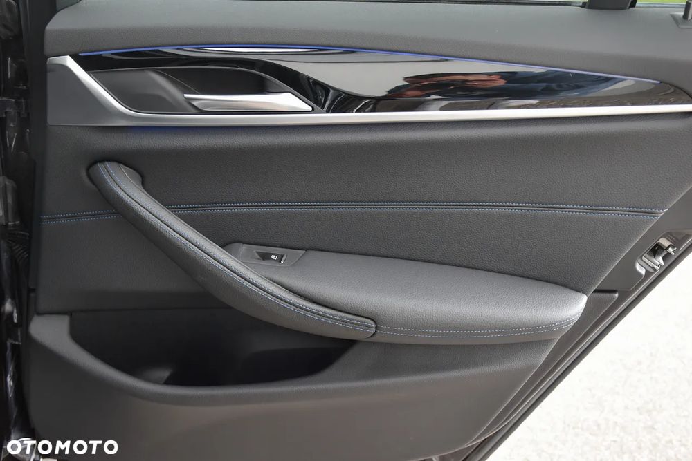 BMW Seria 5 530i xDrive M Sport Edition - 33