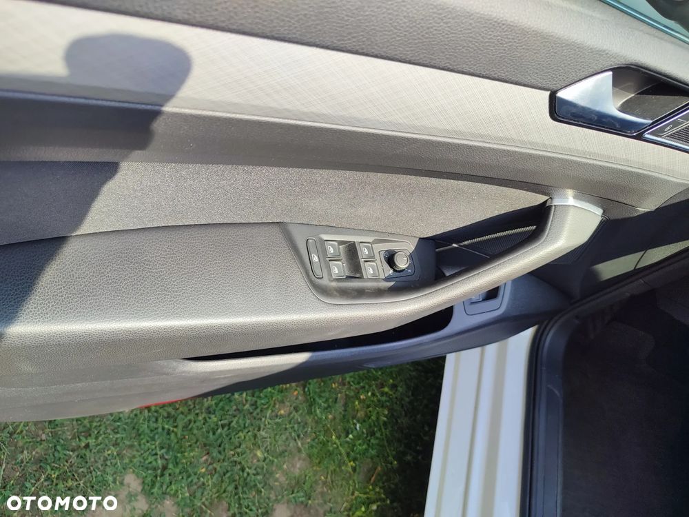 Volkswagen Passat Variant 2.0 TDI SCR DSG Business - 12