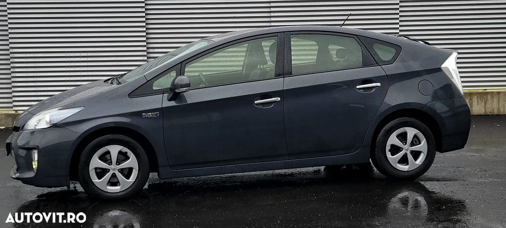Toyota Prius Plug-in (Hybrid) Comfort - 9