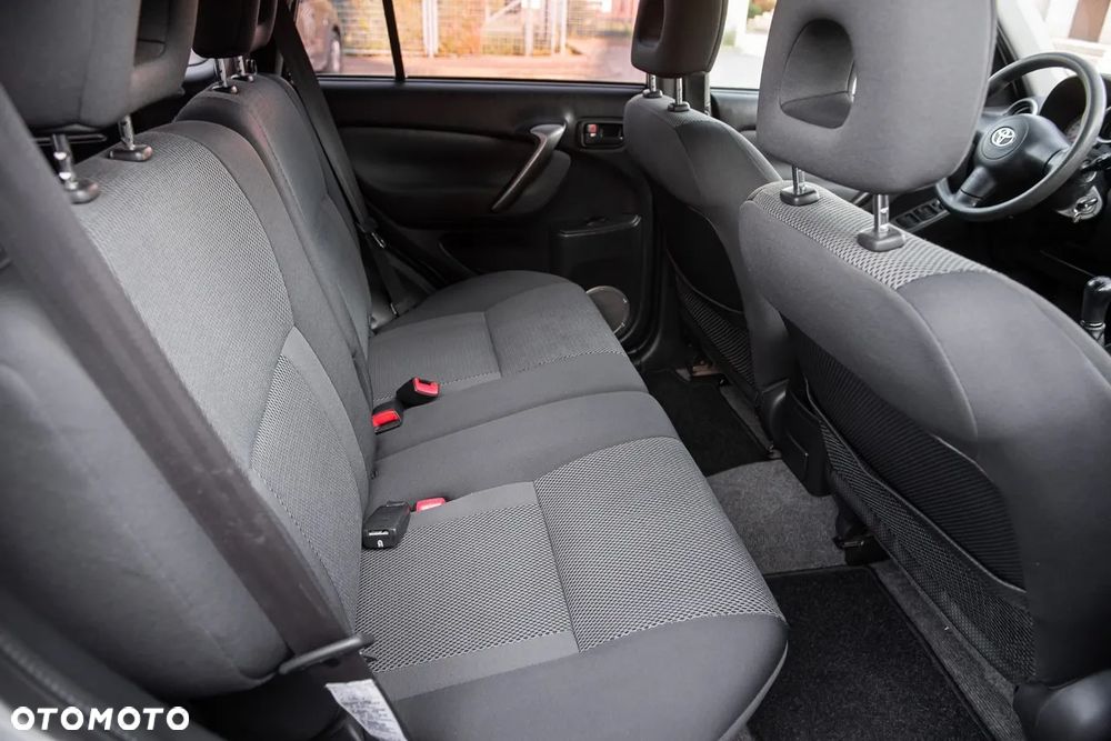 Toyota RAV4 1.8 VVT-i Terra 2WD - 24