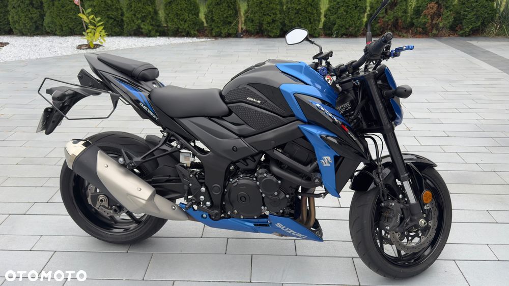 Suzuki GSX - 3