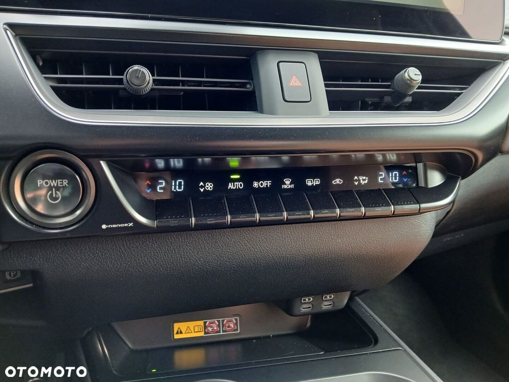 Lexus UX 300h F Sport Design - 26