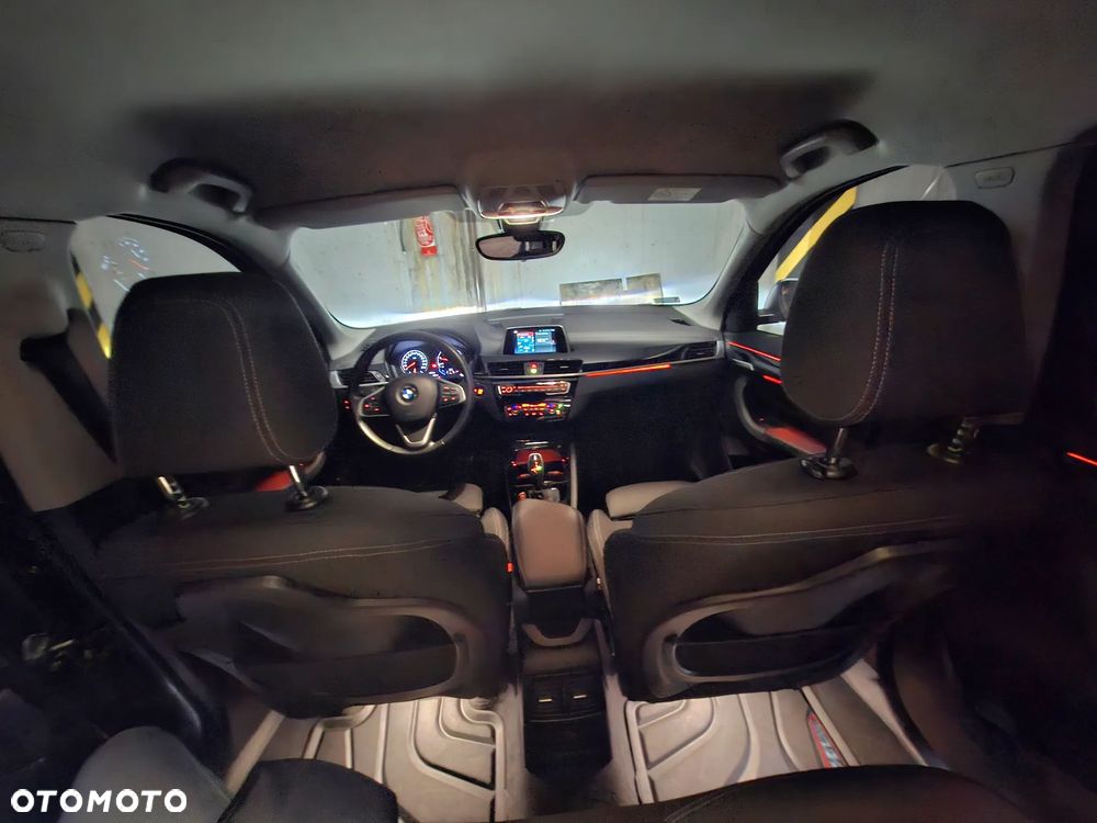 BMW X1 sDrive18i Sport Line - 18