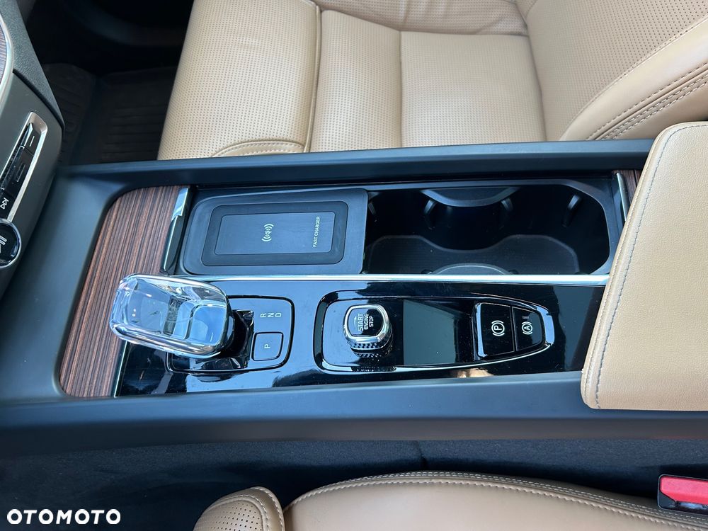 Volvo XC 60 T8 Plug-In Hybrid AWD R-Design - 12