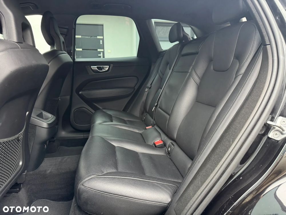 Volvo XC 60 D4 AWD Geartronic RDesign - 18
