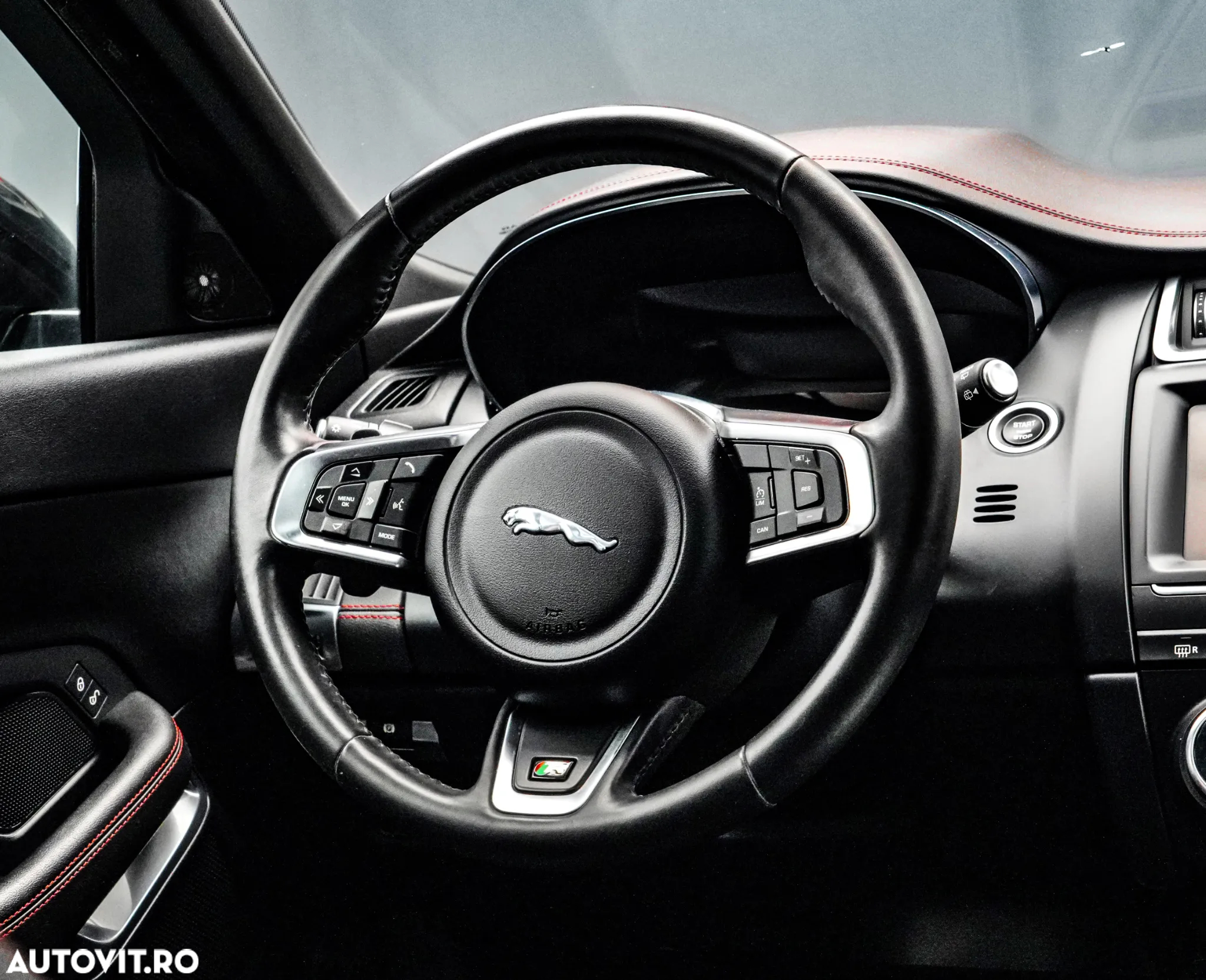 Jaguar E-Pace D150 AWD R-Dynamic S - 17