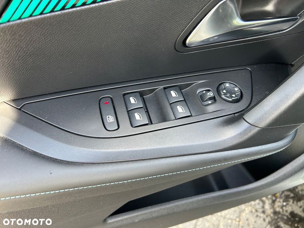 Peugeot 2008 1.2 Pure Tech GPF Allure S&S EAT6 - 20