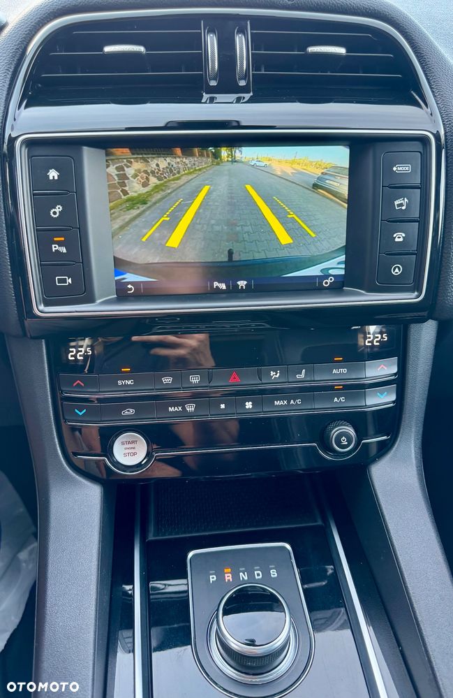Jaguar F-Pace 2.0 i4P AWD R-Sport - 27