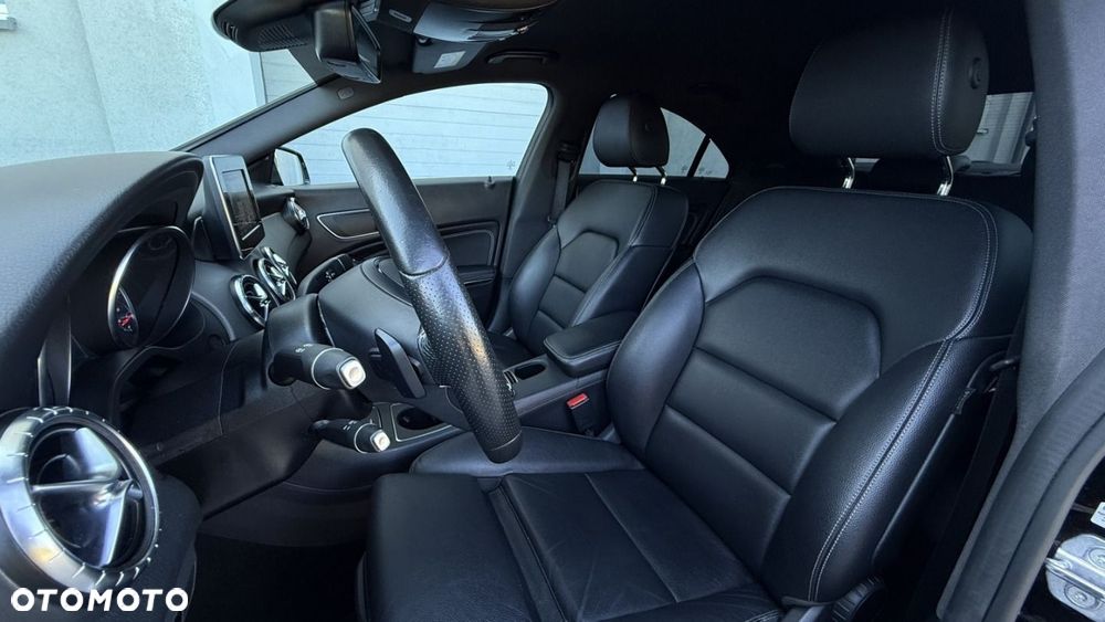 Mercedes-Benz CLA 200 7G-DCT Urban - 17