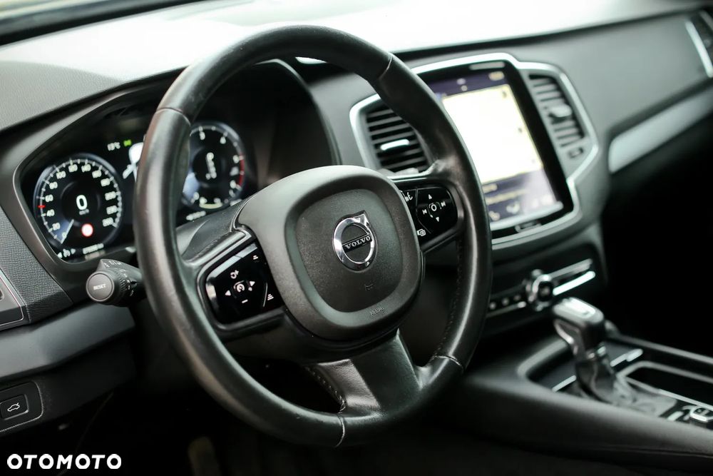 Volvo XC 90 D5 AWD Geartronic Momentum - 29