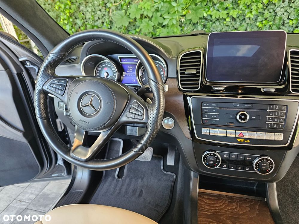 Mercedes-Benz GLS - 12