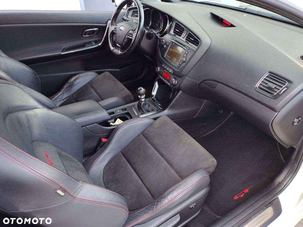 Kia ProCeed - 26
