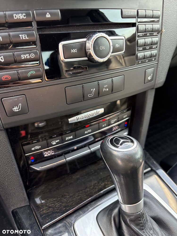 Mercedes-Benz Klasa E 220 CDI BlueEff Avantgarde - 31