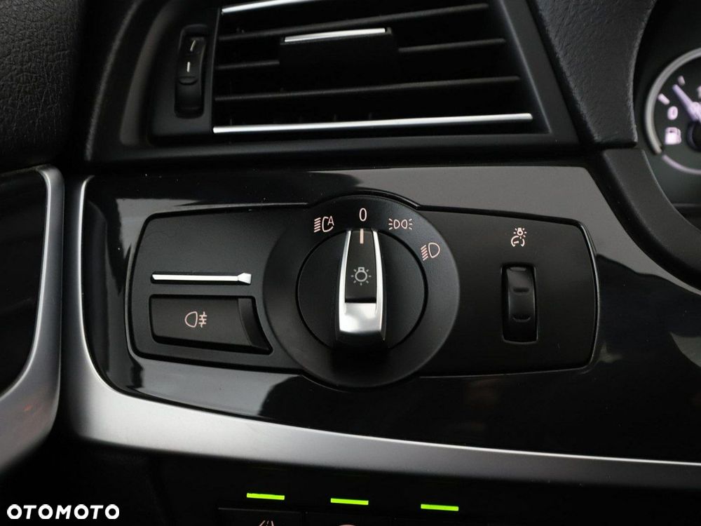 BMW Seria 5 520d xDrive - 37