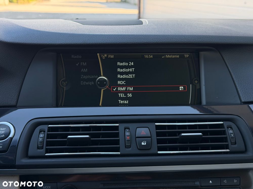 BMW Seria 5 528i Sport-Aut Luxury Line - 32