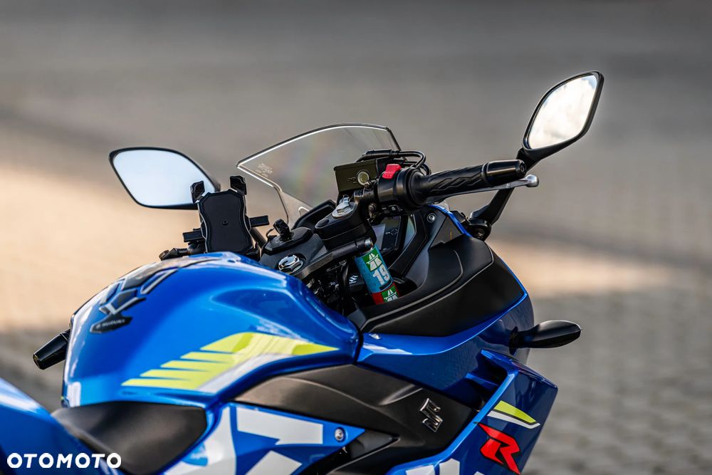 Suzuki GSX-R - 15