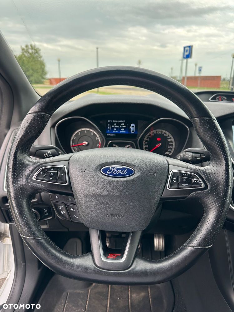 Ford Focus 2.0 EcoBoost ST - 17