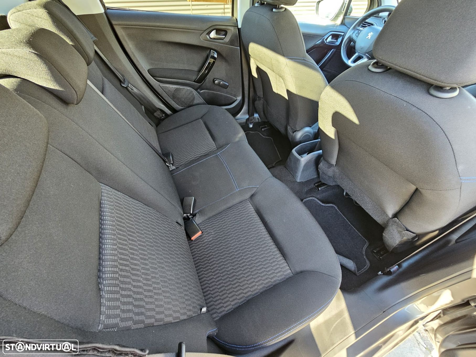 Peugeot 208 1.2 PureTech Signature - 25