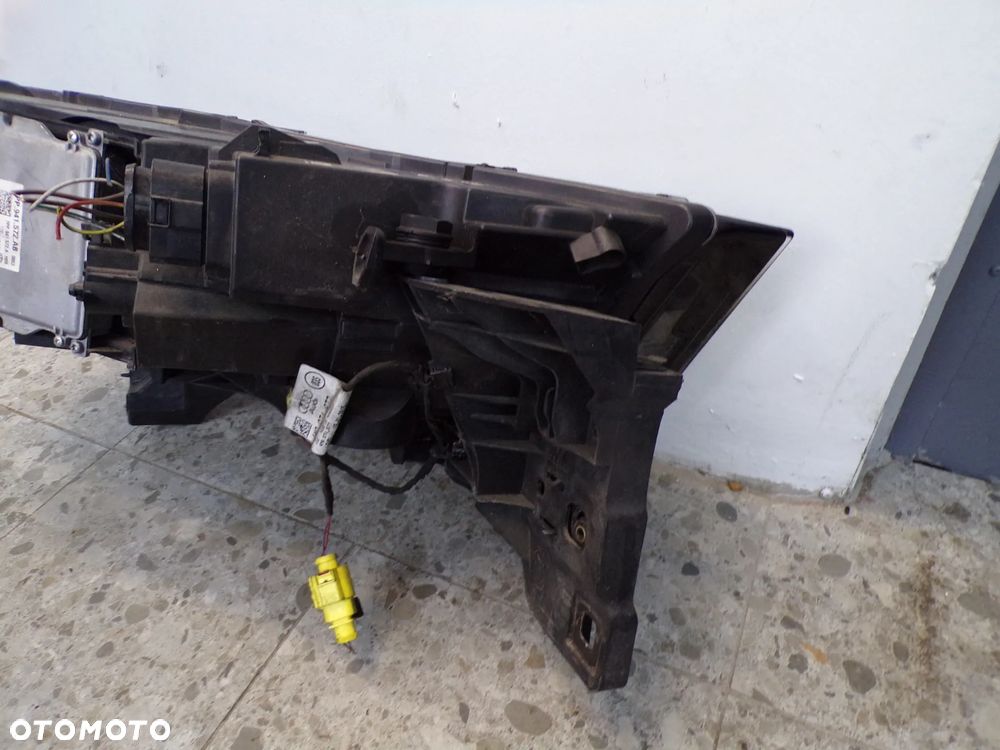 LAMPA LEWY PRAWY PRZÓD AUDI Q7 - 11