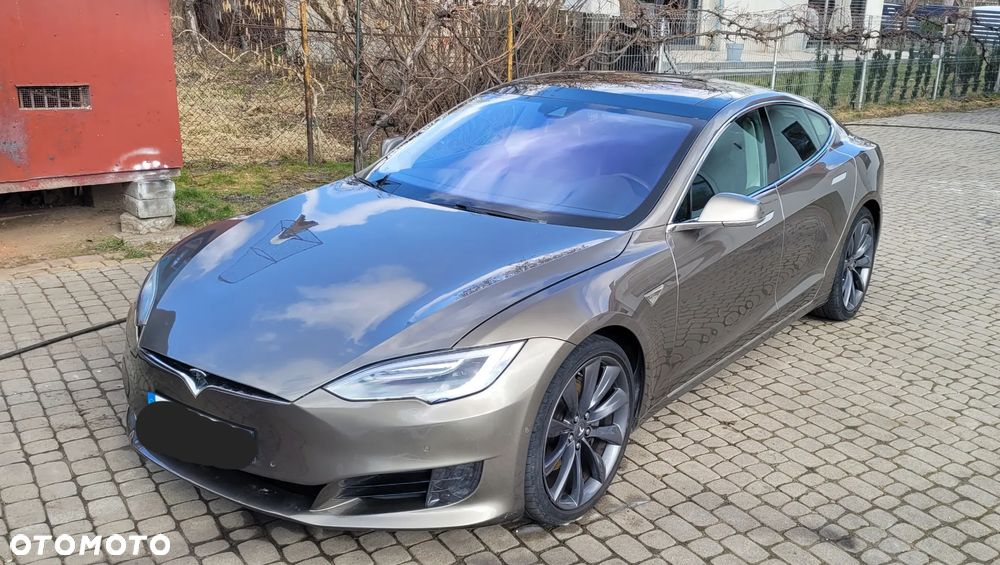 Tesla Model S - 5