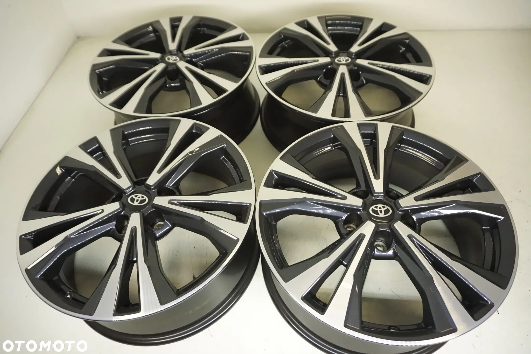 FELGI ALUMINIOWE 18 TOYOTA  CH-R AURIS AVENSIS RAV 4 COROLLA VERSO YARIS CROSS CAMRY  5X114,3 - 1