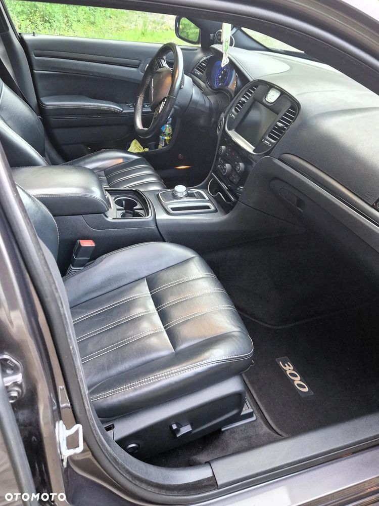 Chrysler 300s - 15