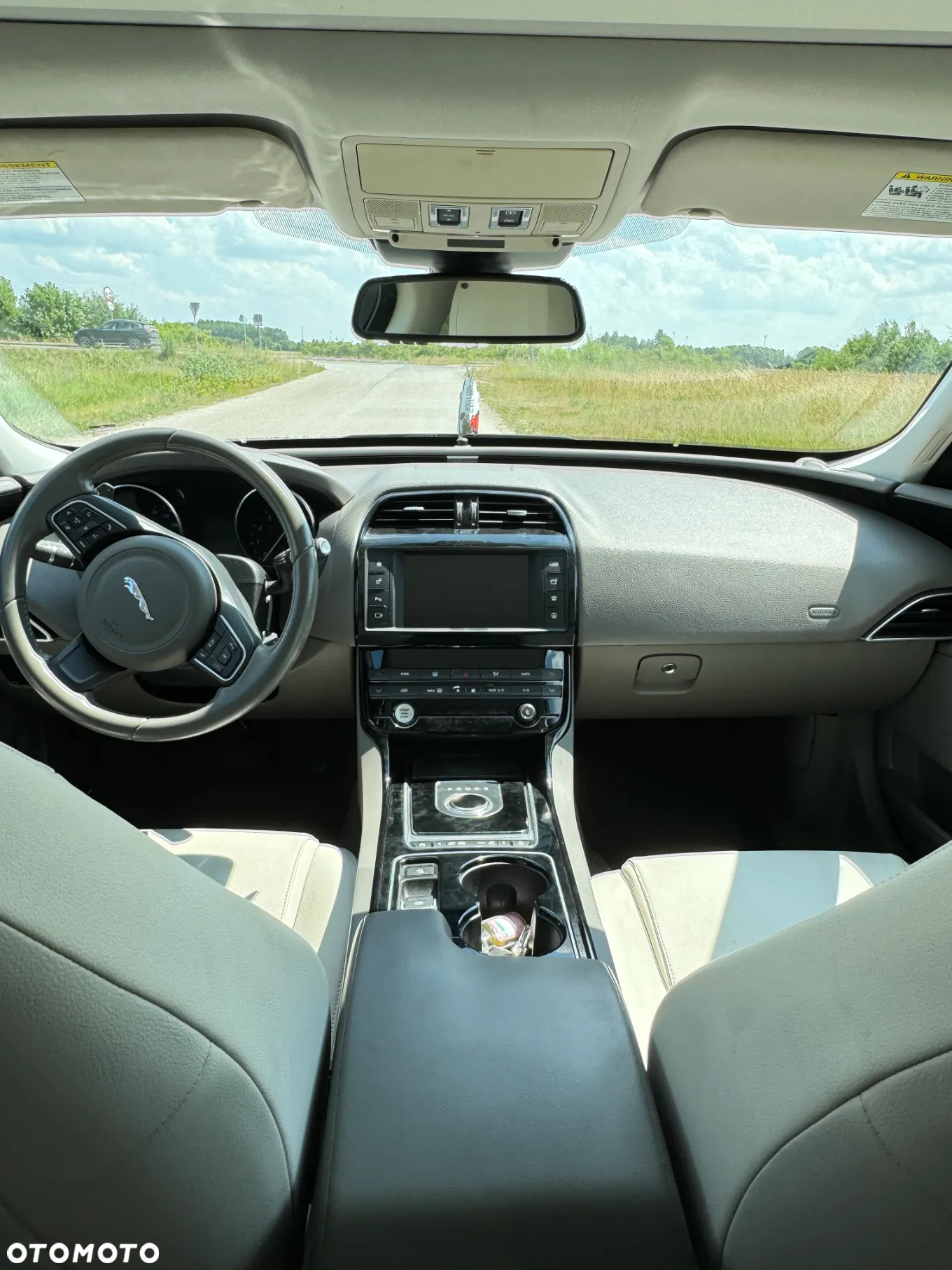 Jaguar XE S - 17