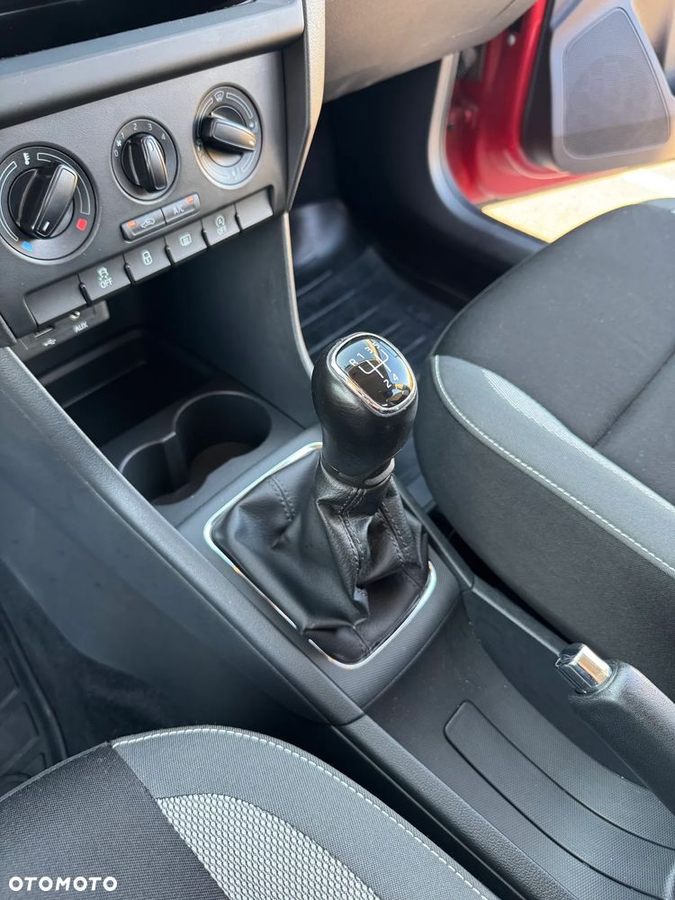 Skoda RAPID 1.2 TSI Ambition - 36