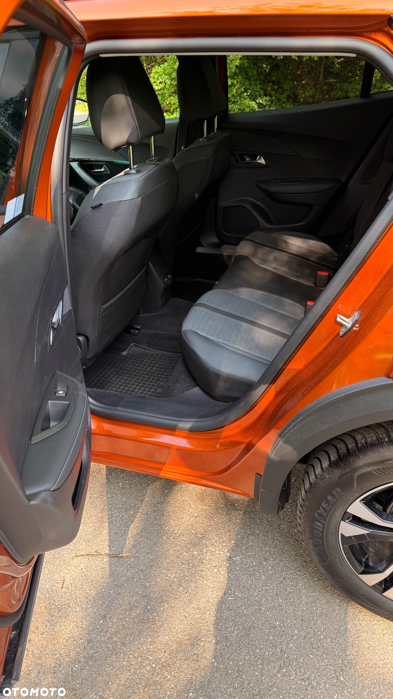 Peugeot 2008 1.2 PureTech Allure S&S EAT8 - 11